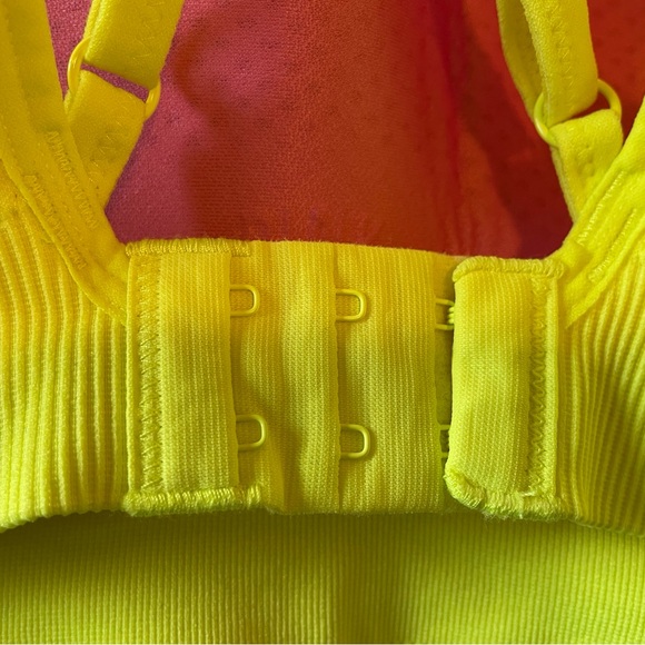 VS PINK Active Seamless Air Medium Impact Sports Bra in Electro Yellow Sz XL - Picture 8 of 12